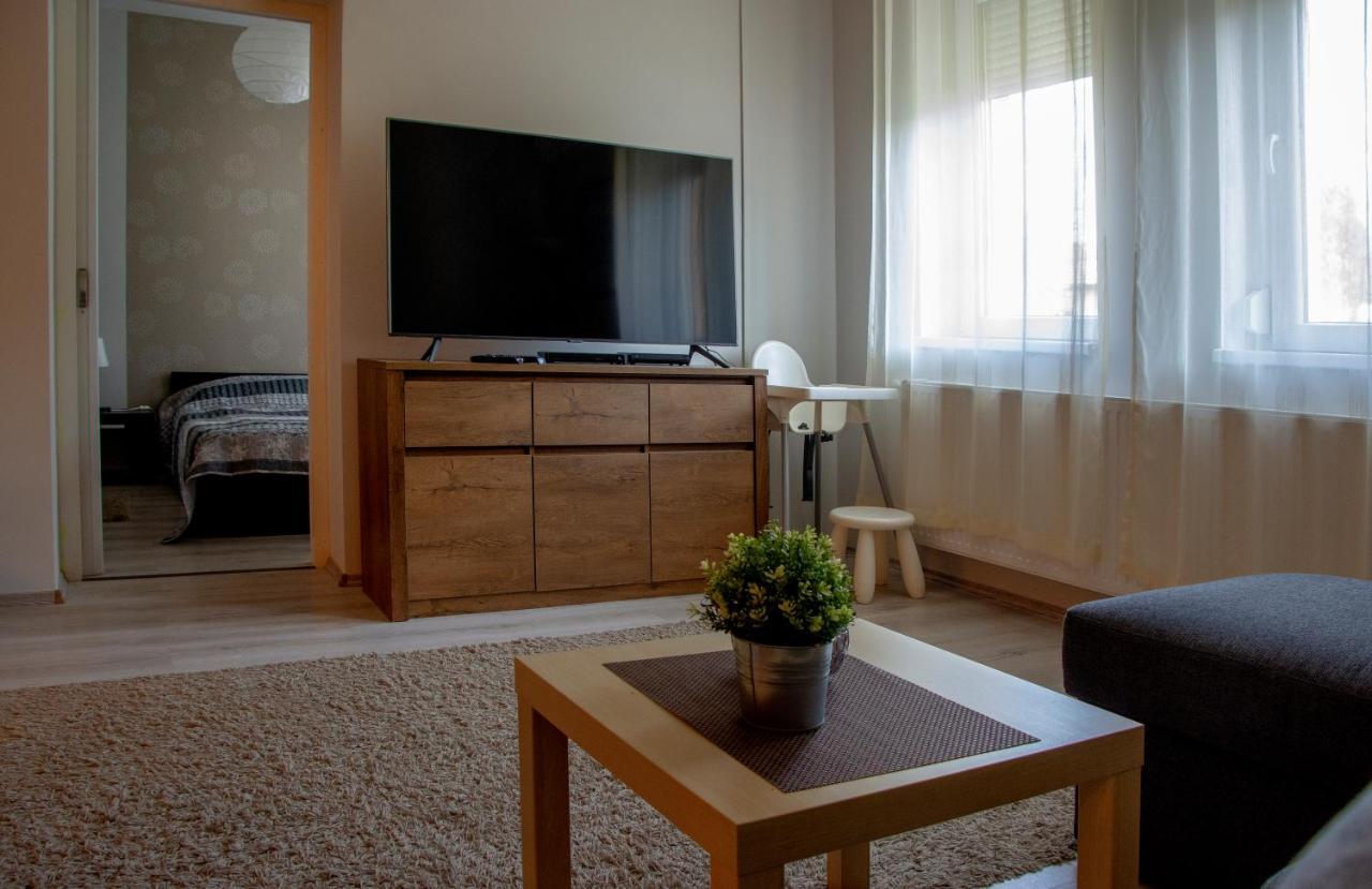 Family Residence Егер Екстериор снимка