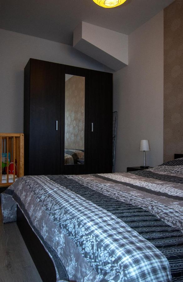 Family Residence Егер Екстериор снимка